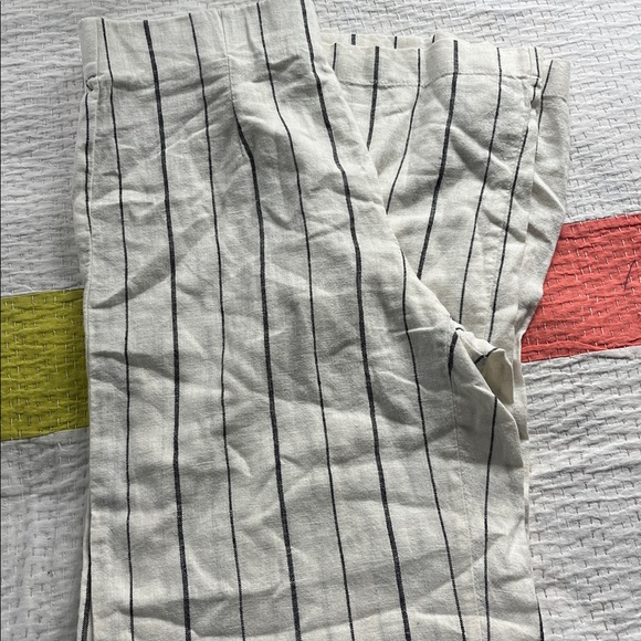 Gap's High Rise Wide-Leg Pants Smooth, lightweight. - Picture 10 of 12